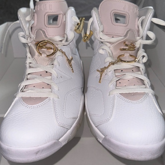 Jordan Retro 6 Gold Hoops Wmns Size 10.5 - Picture 4 of 7